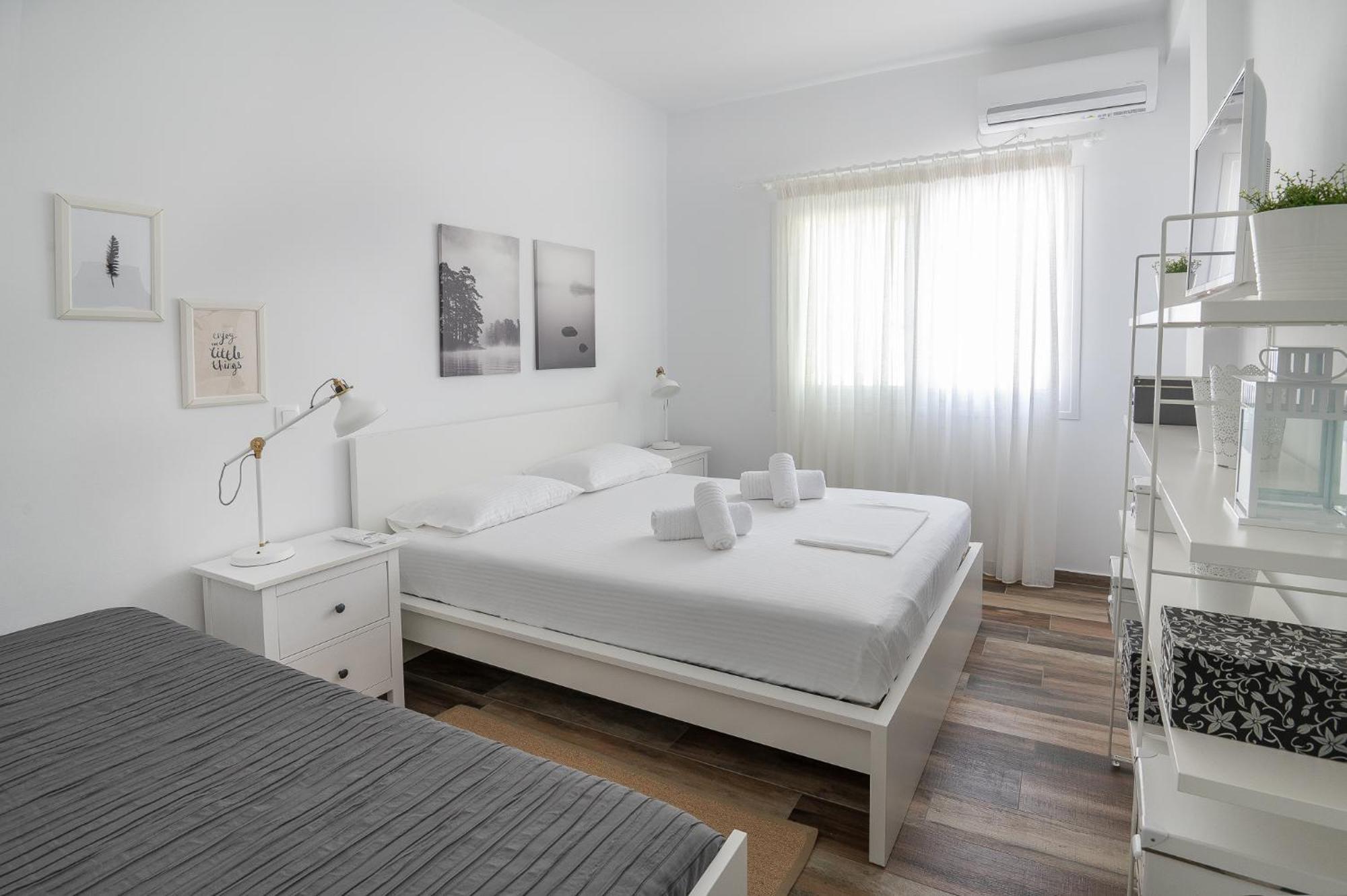 Pouletis Family Apartments - Akroyali Seaview Getaways Каламата Экстерьер фото