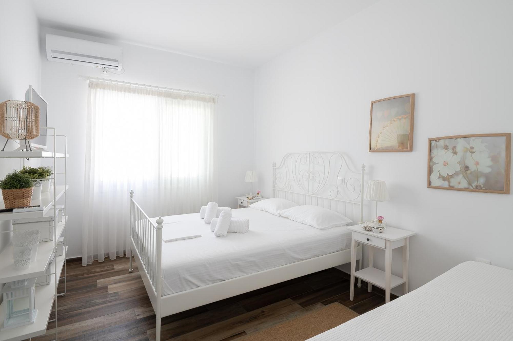 Pouletis Family Apartments - Akroyali Seaview Getaways Каламата Номер фото